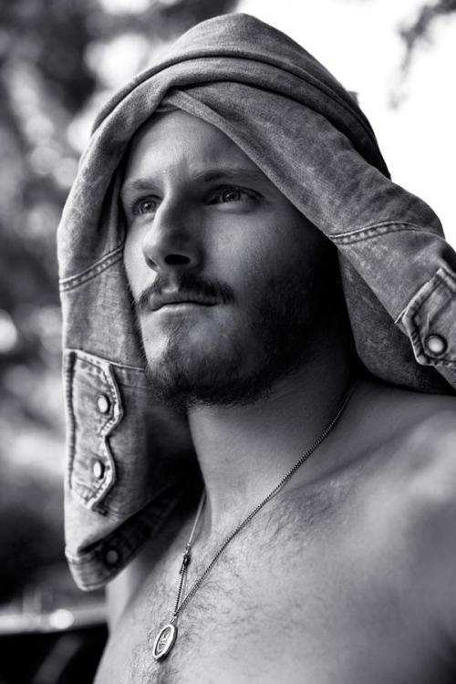 pietromaximoffsbum:  alexander–ludwig:  Alexander Ludwig photographed by Chris Haylett for THEYrep magazine.