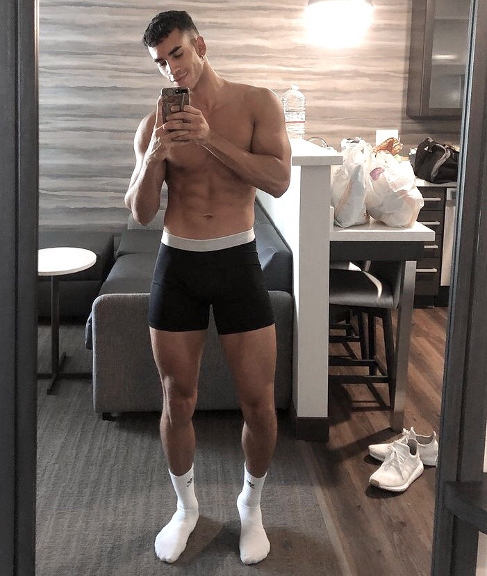 sockjersey:fractionofthewhole:We know you look HOT in your undies!  Now put the