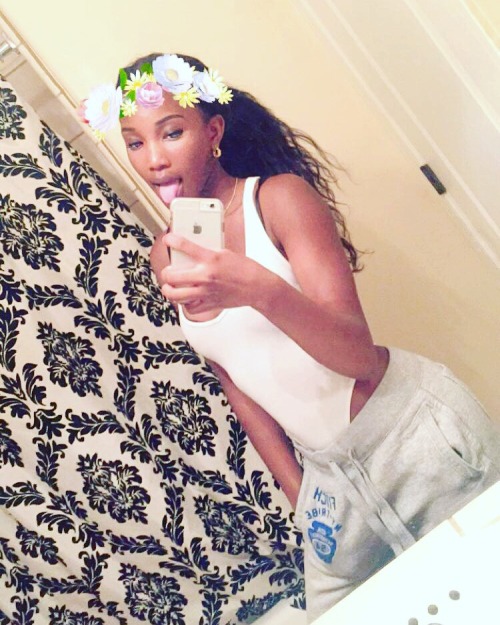 thetattedstoner:  r-ichbxtch:  amosc: msftsrachiee 🗣  Wow