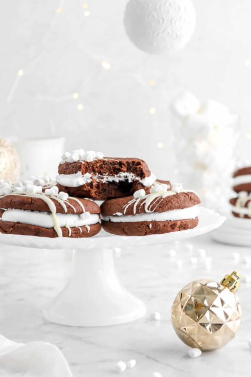 royal-food: Hot Cocoa Sandwich Cookies with Marshmallow Fluff Filling