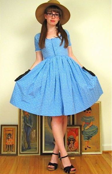sandratrap:  How pretty, I want a dress like that please. 