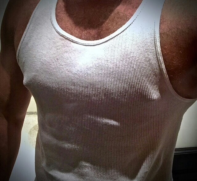 nipaliciousdaddy:trojanmuscle:Nothing Like daddy nip’s poking out of a white tank 