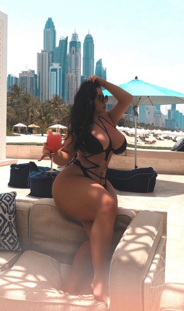 rustythenasty: exxxoticwomen:   Billion dollar curves    Damn I need this Beauty