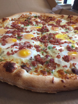 the-pizza-gallery:Papa Luke’s Pizzeria