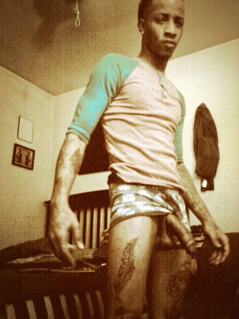 eventradeinc:  cupidon69:  eraticoo:  My Bae looking fine as usual  💕🍌 VIDEOS :