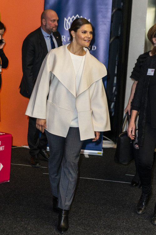 Crown Princess Victoria  ||  coat by Totême