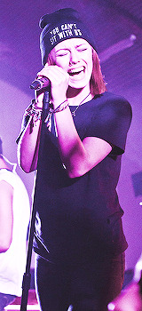 greencoloredgirl:  x 