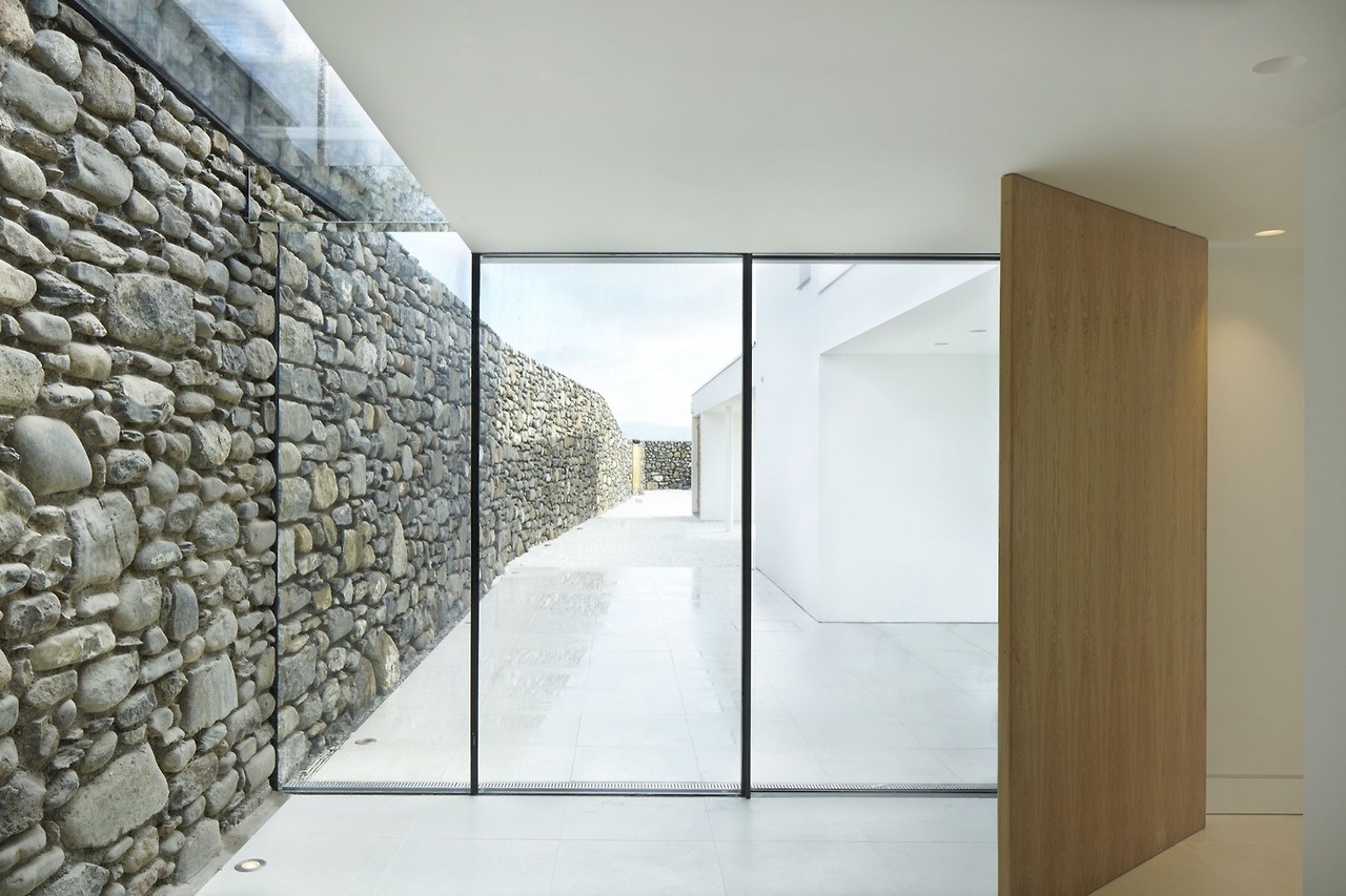archatlas:      Cefn Castell in Criccieth North Wales    Cefn Castell by stephenson