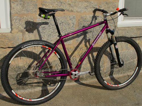 bilbaoguggenheim:  aces5050:  Zanconato (via LFGSS)  この色合い次に組むバイクに使いたい、と思う。ただし、先立つ物があれば…