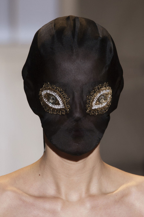 fistfulofpower:www.fistfulofpower.tumblr.com: Maison Martin Margiela SS14 Haute Couture.