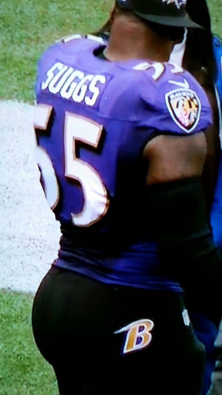 bigjai3:  Terrell Suggs and his Plump Muscle Ass!! Best ass in the NFL!!@