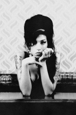 slowlysoperfection:  Amy Winehouse ❤❤❤