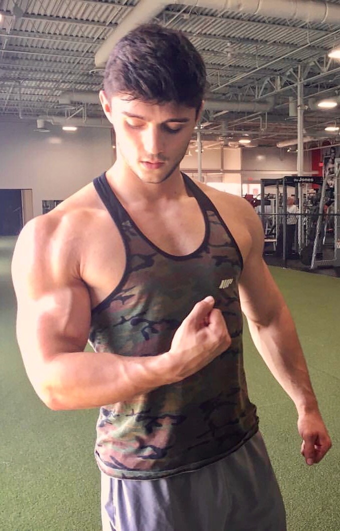 aplethoraofmen:Gym Addict
