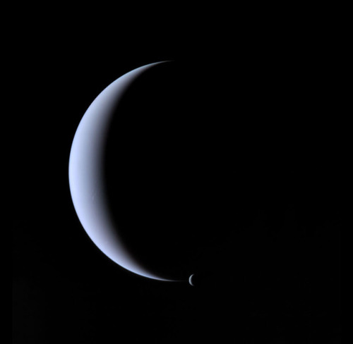 Triton It is the only large moon in the Solar System with a retrograde orbit, an orbit in the direct