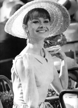 thefashionofaudrey:  The actress Audrey Hepburn photographed by Vincent Rossell in Paris (France), during a break in the filming of “Paris - When It Sizzles”, in August 1962. Audrey was wearing:  Dress: Givenchy (sleeveless, of silk linen in