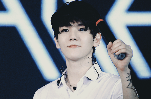 mochiwon:  Baekhyun’s hairporn 
