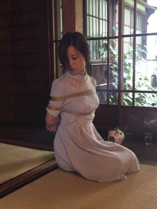 XXX thevertigonetwork:  Shibari Naka AkiraModel photo