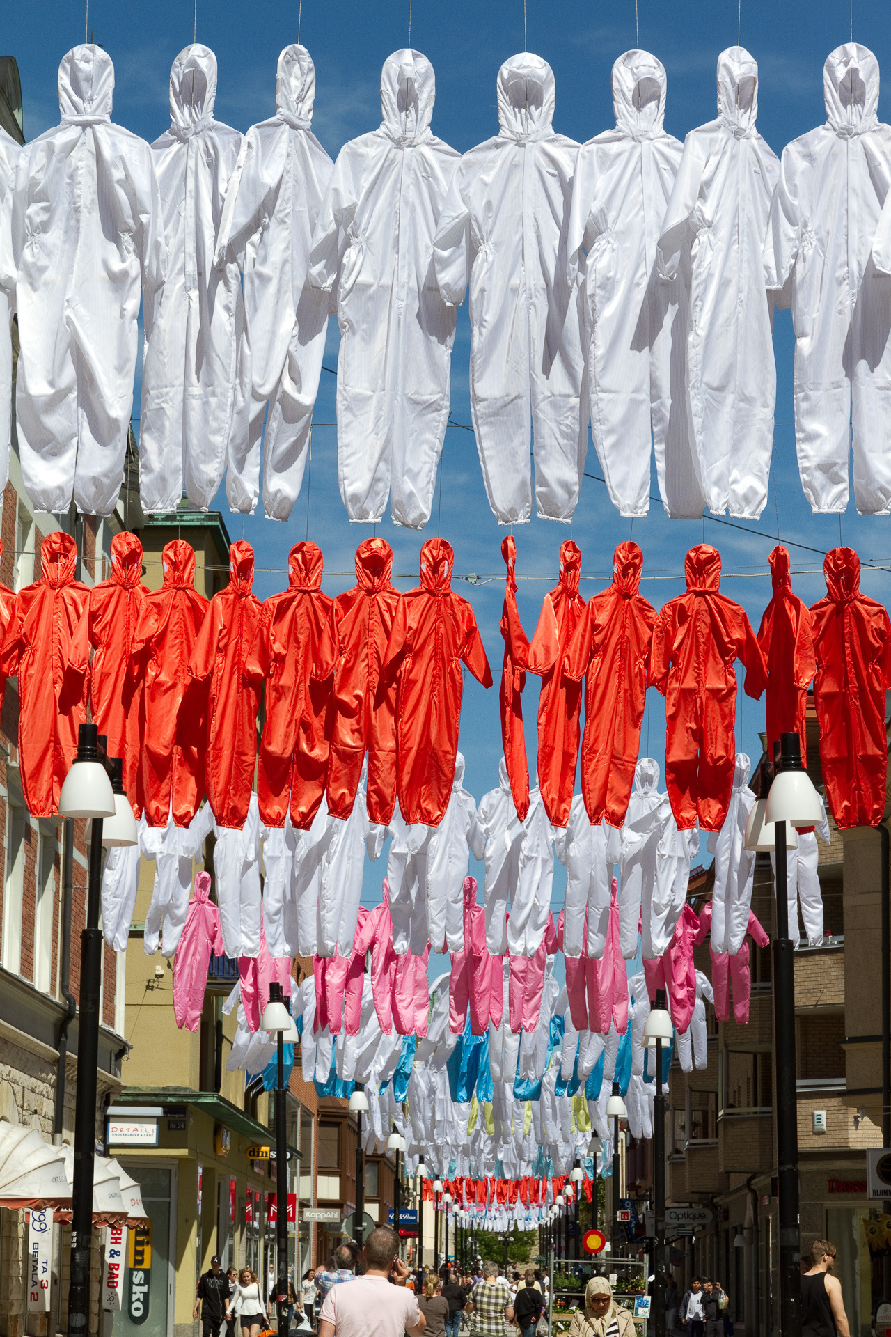 ohthentic:  artruby:  Ai Weiwei, Think Different (How to Hang Workers’ Uniforms),