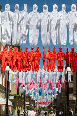 ohthentic:  artruby:  Ai Weiwei, Think Different (How to Hang Workers’ Uniforms), (2015).    Oh 