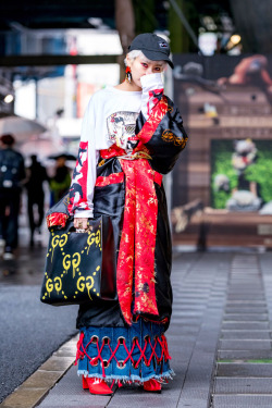 tokyo-fashion:The Best Street Style From Tokyo Fashion Week Fall 2018 - our Day 3 street snaps are up at Vogue.com, please check them all!