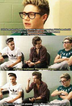 xohoranxx:  yess it’s the glasses  