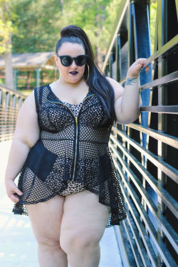 stacyfrog: readytostare:  New budget-friendly swimwear post is now on the blog! This suit is under ฤ TOTAL. Photos by Benjamin A. Pete Photography Outfit details here: http://bit.ly/2tU3RBF   I love this bathing suit @chubbiemouse 