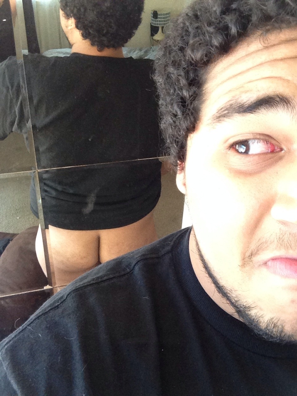 jorgeisdumb:  Dirty mirror, shirt covered in dog hair and no pants… It’s a good