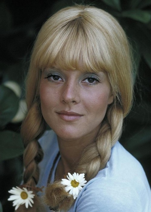  Sylvie Vartan photographiée par Jean-Marie Périer. 