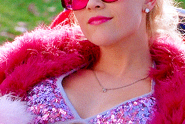 stark: the wolves will come againasoiaf + random AUs ♡ LEGALLY BLONDE        Sansa Stark as Elle Woo