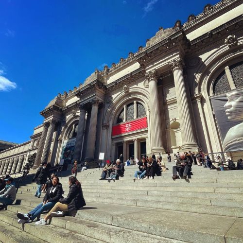 On the steps of the Met April 4, 2022 #met #metropolitanmuseumofart #nyc #newyorkcity #newyork #artm