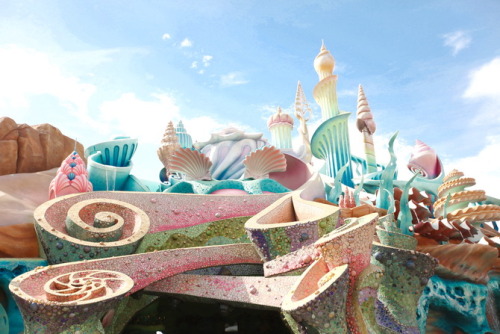 lostlittlelioncub:  peach-party-dress:  The Cherry Blossom Girl visits the Mermaid Lagoon at Tokyo Disney  I need to go here!!! 😍💕 