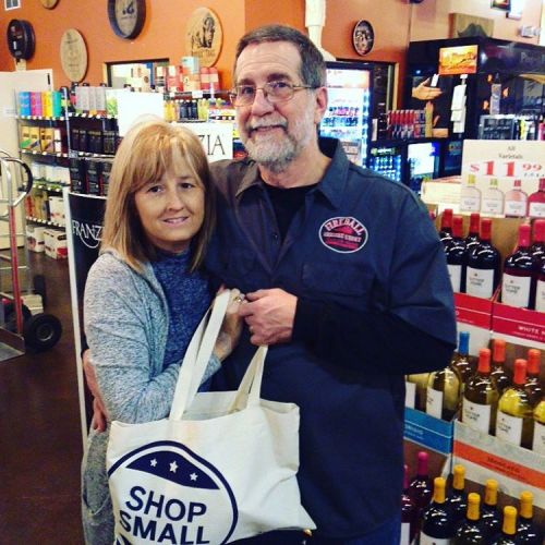 Thanks to #ParkwayWine manager Chris and his wife Tammy for coming by and #shoppingsmall today! #sup