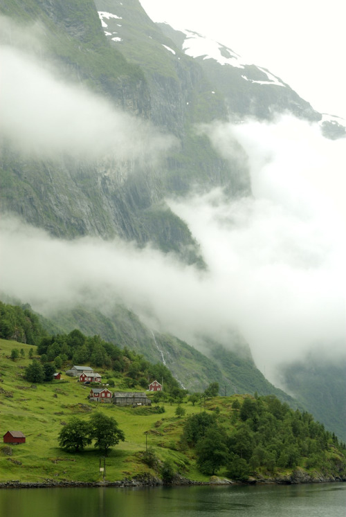 The misty fjords, Nærøyfjord / Norway (by George Goodman).