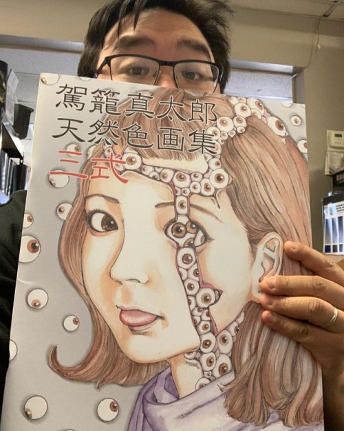 My oversized @shintarokago1969 book is here. The Art of Shintaro Kago Vol 3 by Timeless-Shop. Was a 