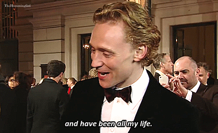 Classic Hiddles Moments: Tom Meets Miss Piggy (and naturally he charms the porcine diva)