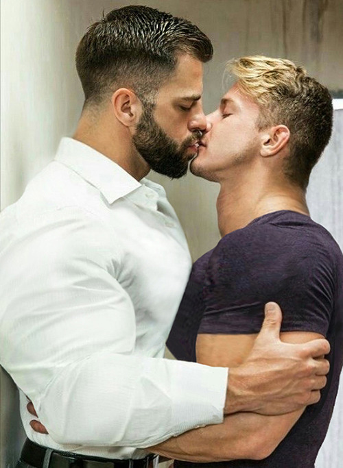londonboy45:  “Your lips feel great.” “Your pecs feel great.” 