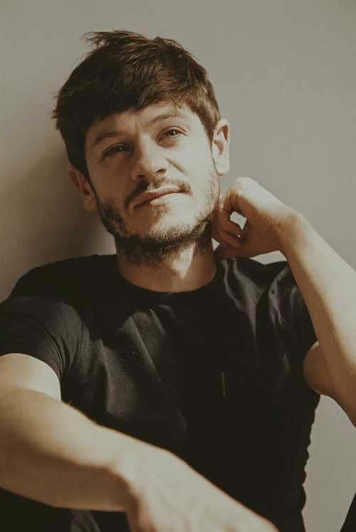 thatdandyboy:365 Days of Men // Day 4 // Iwan Rheon