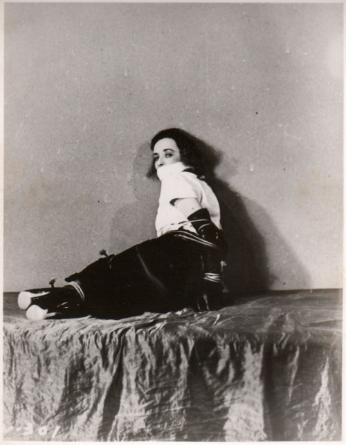 thegreatinthesmall:   JOHN WILLIE 1902-1962 Scènes de bondage, femme ligotée et bâillonnée, ca. 1950.     
