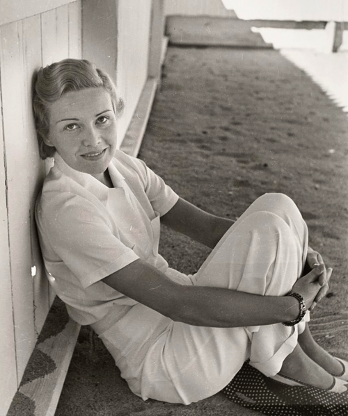 kafkasapartment:Madeleine Carroll (Star of Hitchcock’s The 39 Steps), Hollywood, 1938. Louise Dahl-W