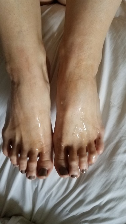 My pretty wifes beautiful naughty feet love to be lotioned.please comment