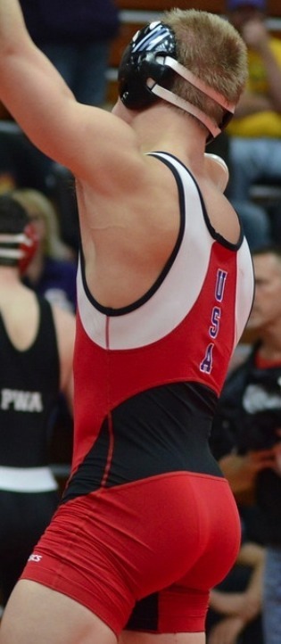 jockbrad:  Swimmers, wrestlers, football players / singlets, jockstraps, speedos and spandex!http://jockbrad.tumblr.com/