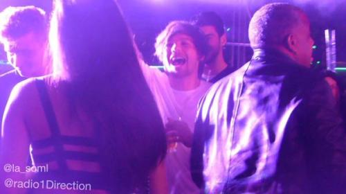 onedhqcentral-blog:   @Radio1Direction: Louis clubbing in Vegas tonight (via insider) !  