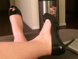 scarletslutmolly:  Heels and toes