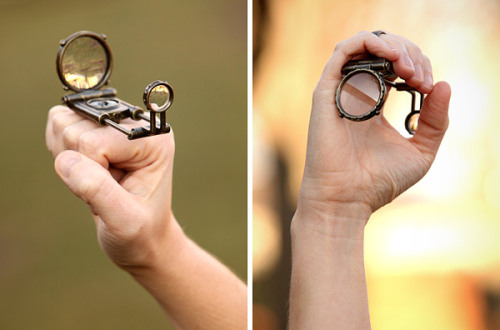 Captain Jules’ Extraordinary Telescope Ring This amazing ring transforms into both a working telescope, a magnifier and a compass! It is also very lightweight and can be detached from the body of the ring for easier use and comes in many different