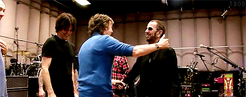 thebeatlesaremylove:  thebeatlesordie:  paul and ringo meeting up to rehearse for the grammy salute (x)  my heart is melting 