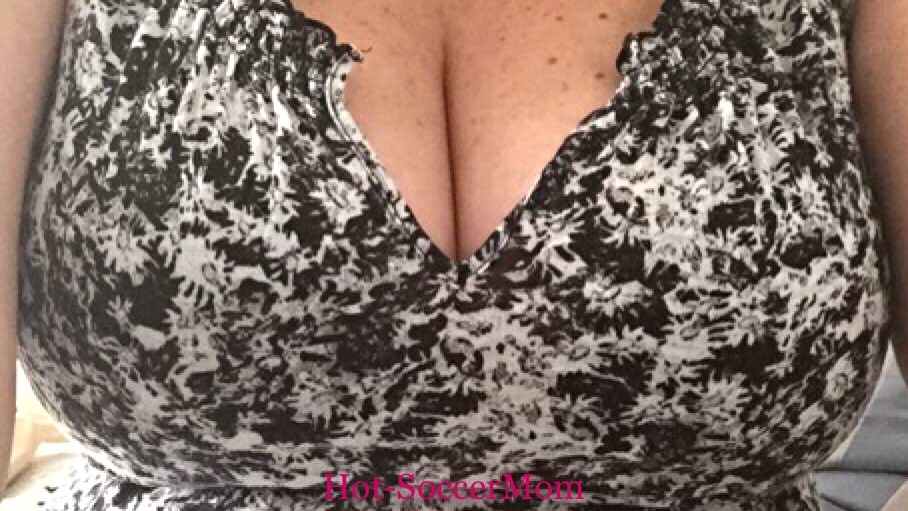 hot-soccermom:  Another photo set that I sent to my husband to brighten his day.