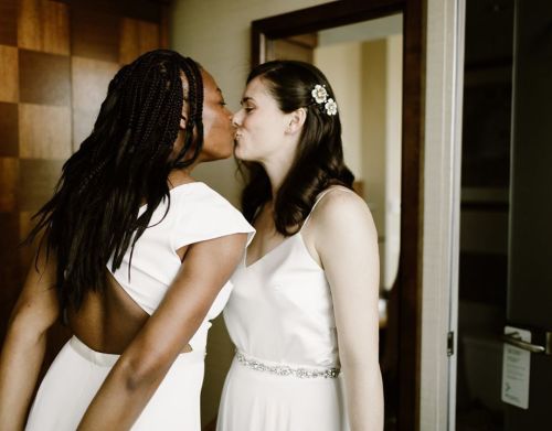 femaleintimacy:  Sometimes my couples just don’t want to be apart at any point during their wedding day. I get that! I’m not sure I would want to be away from my love during the first half of my wedding day!!!! . Sometimes they decide to help each