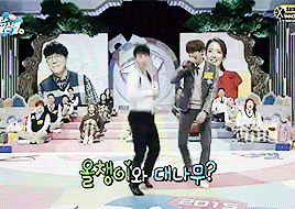 ohbaekhyuns: when you’re trying to dance to growl but chanyeol be like…