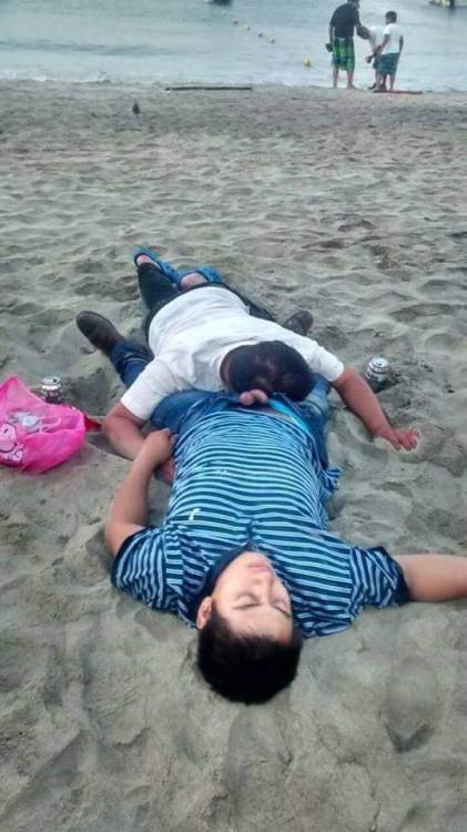 Lo que se encuentra uno enlas vacaciones en la playa, despues de las fiestas jejejeje pero la pasaro