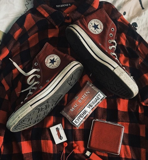 __#red #color #vsco #clothes #converse #stile #vscocam #vscodaily #photooftheday  #iphonephotography